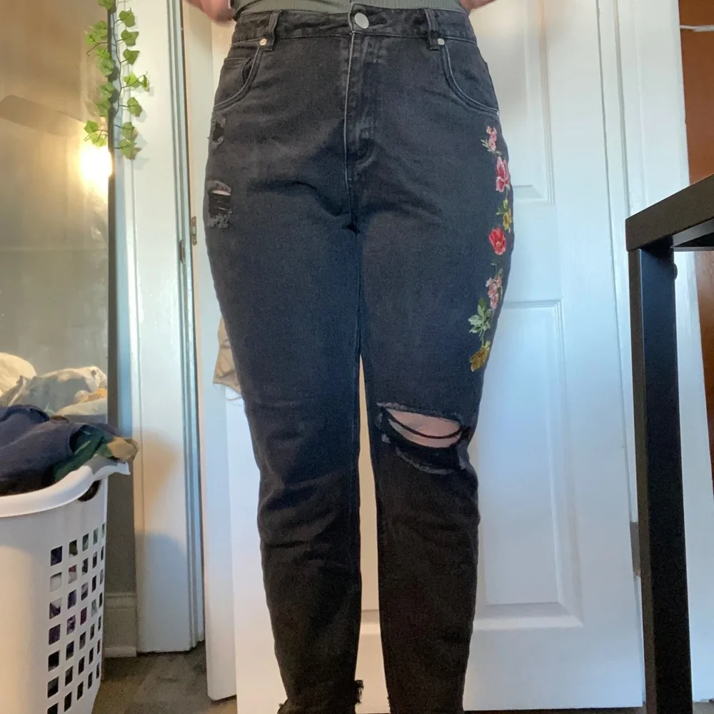 High Rise 90s Embroidered Cotton On Jeans - Picture 2 of 8